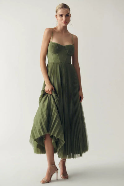 Savnmote™ | Olivia-kjole – Moderne eleganse med åpen rygg